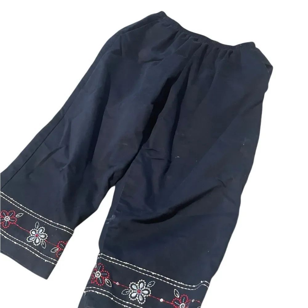 Alfred Dunner Embroidered Navy Cropped Pants size 12 excellent